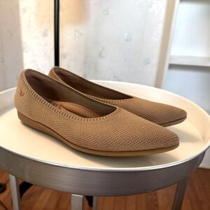 Vivaia flats for Women